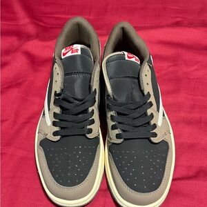 Nike Men’s Low-Top Sneakers in Black and Taupe with Red Logo